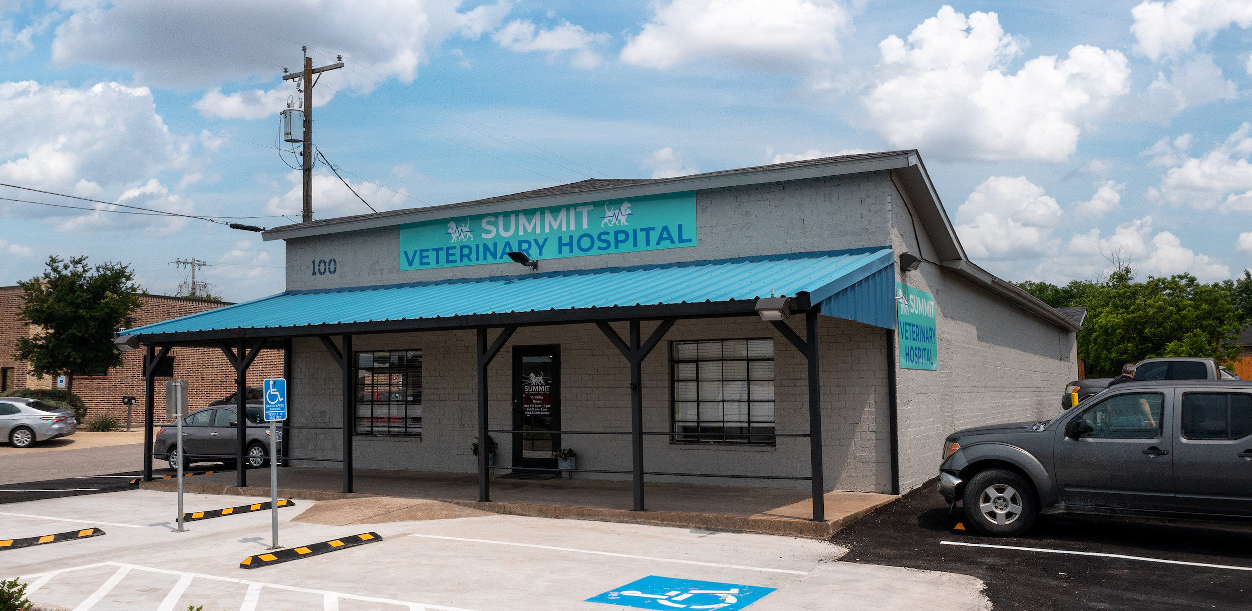 Summit Veterinary Hospital entrance